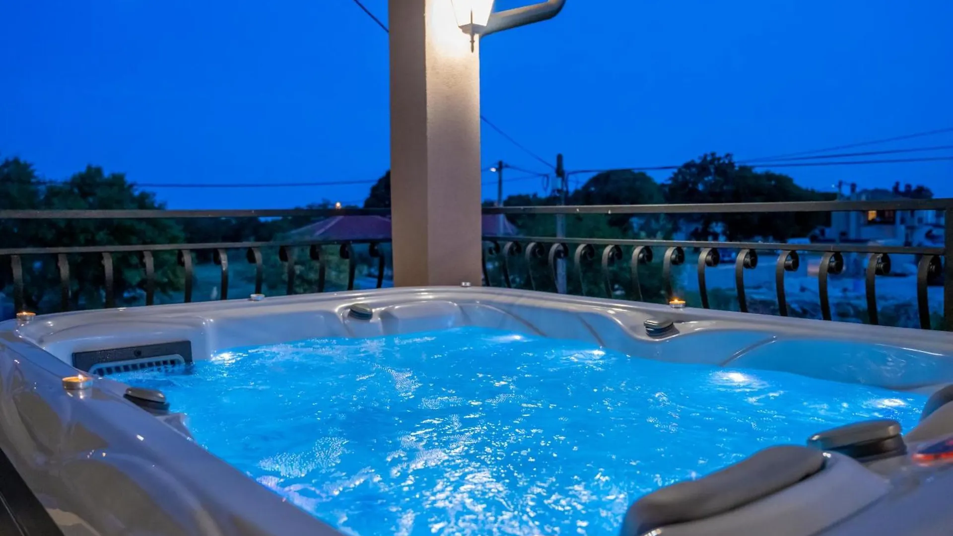 Villa Pupos With Hot Tub And Private Pool Rebici